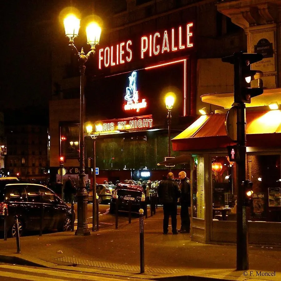 Studio Pigalle: Cozy Parisian Retreat in Montmartre 0*, Paris