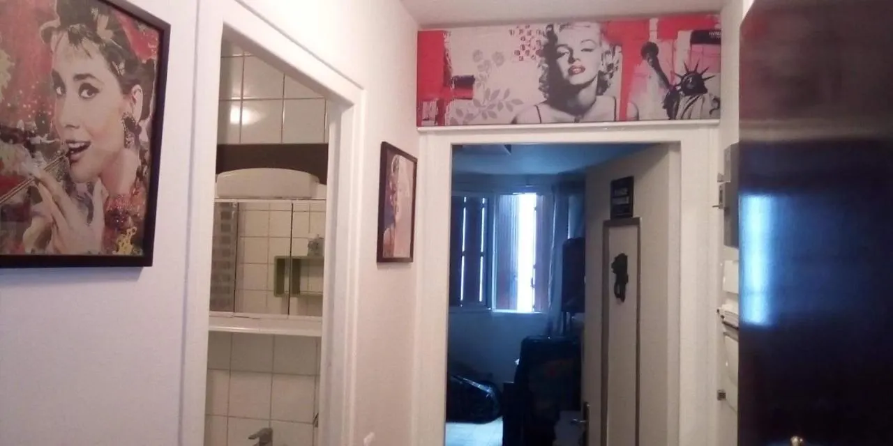 Studio Pigalle Montmartre De 25 M2 - 2 Minutes De La Station Metro Pigalle - 2 Lits Simples Type Gigogne Pour 2 Personnes - Quartier Hypertouristique - Cabaret Moulin Rouge A 200 M, Cafe Aux Noctambules ,Cabaret Chez Michou-Restaurants-Saunas 파리 아파트