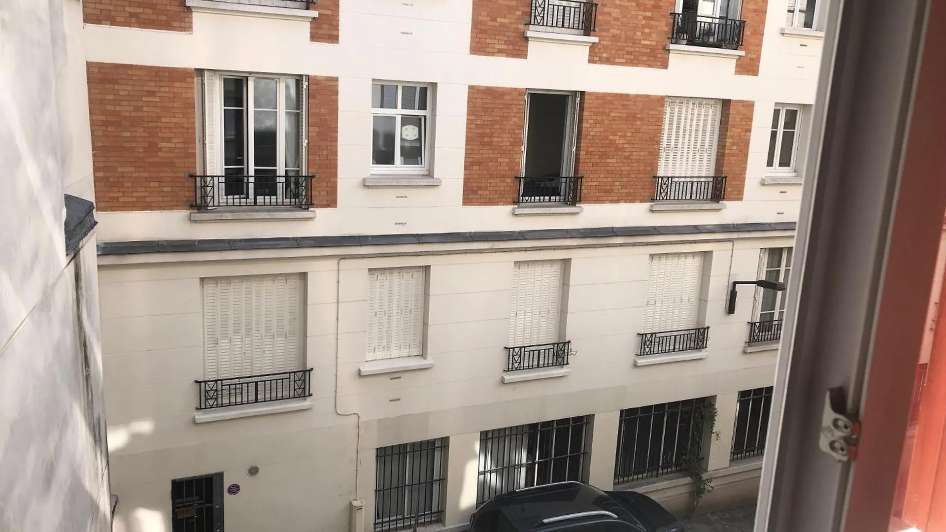 Studio Pigalle Montmartre De 25 M2 - 2 Minutes De La Station Metro Pigalle - 2 Lits Simples Type Gigogne Pour 2 Personnes - Quartier Hypertouristique - Cabaret Moulin Rouge A 200 M, Cafe Aux Noctambules ,Cabaret Chez Michou-Restaurants-Saunas 파리 0*,