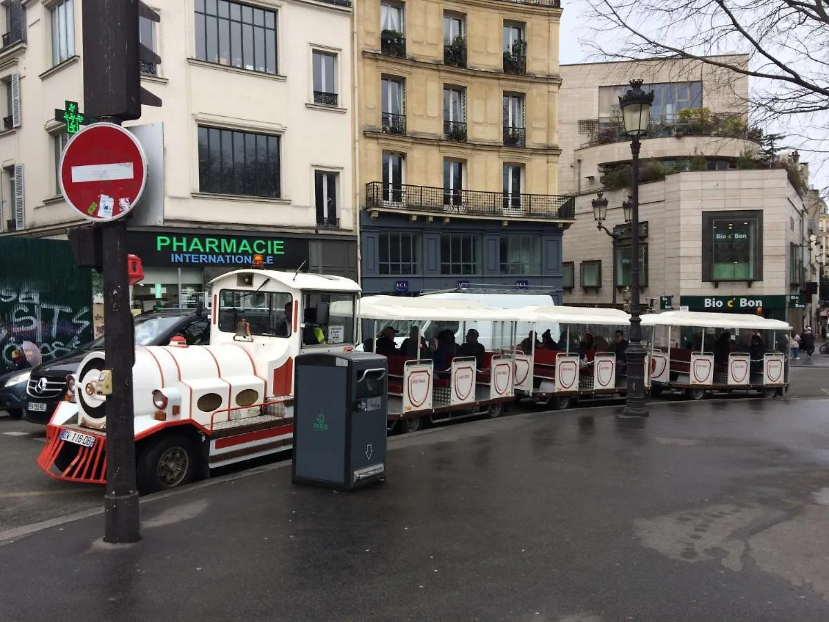 Métro Pigalle,Garçonnière 25 m2, 3 per, cabarets théâtres,restaurants,tout confort Paris France
