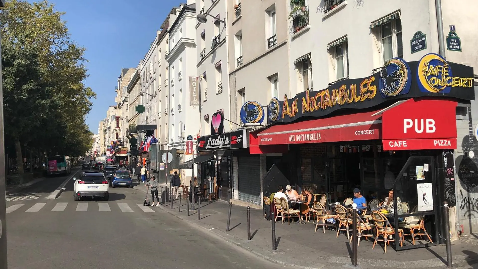 Studio Pigalle De 25 M2 - 2 Lits Simples Type Gigogne Pour 2 Personnes - Coeur Touristique De Paris - 2 Minutes De La Station Metro Pigalle ,Petit Train Vers La Butte Montmartre-Cabarets Moulin Rouge,Chez Michou-Restaurants Bouillon Pigalle,Berliner 0*,  Frankrike