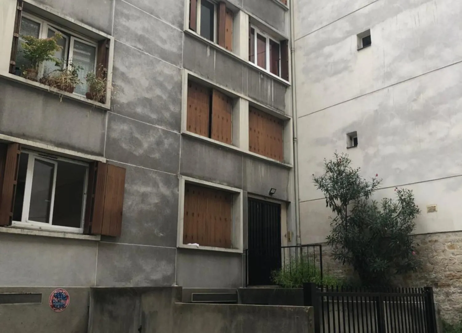 Métro Pigalle,Garçonnière 25 m2, 3 per, cabarets théâtres,restaurants,tout confort Paris Appartement