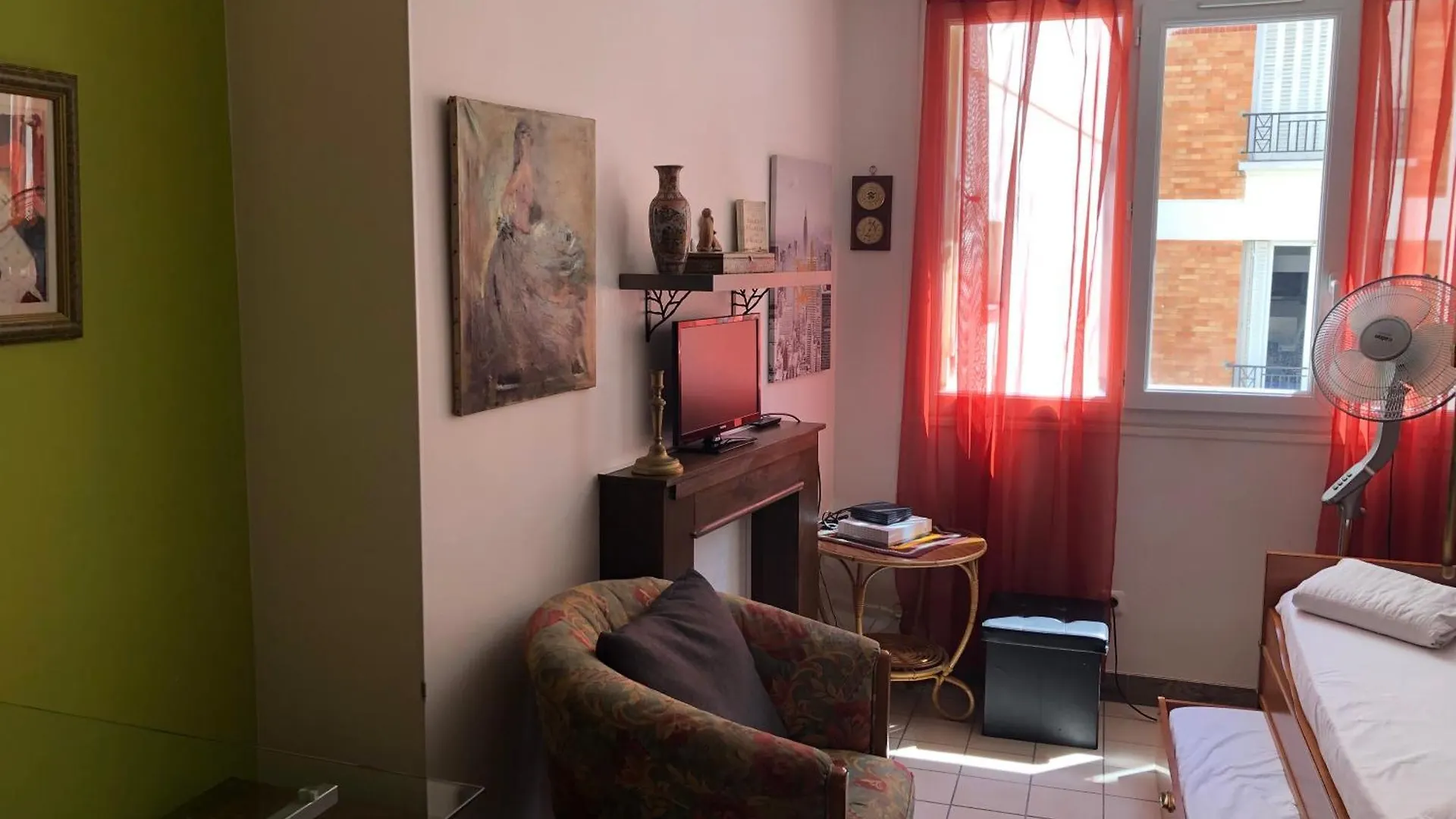 Appartement Métro Pigalle,Garçonnière 25 m2, 3 per, cabarets théâtres,restaurants,tout confort Paris