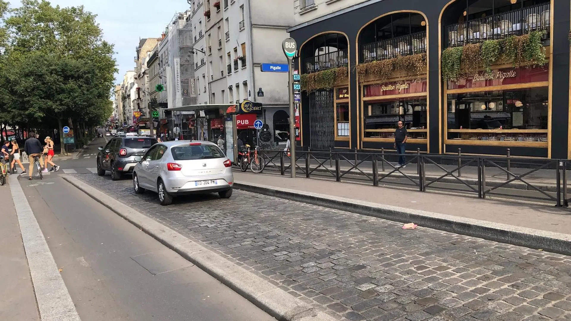 Appartement Métro Pigalle,Garçonnière 25 m2, 3 per, cabarets théâtres,restaurants,tout confort Paris