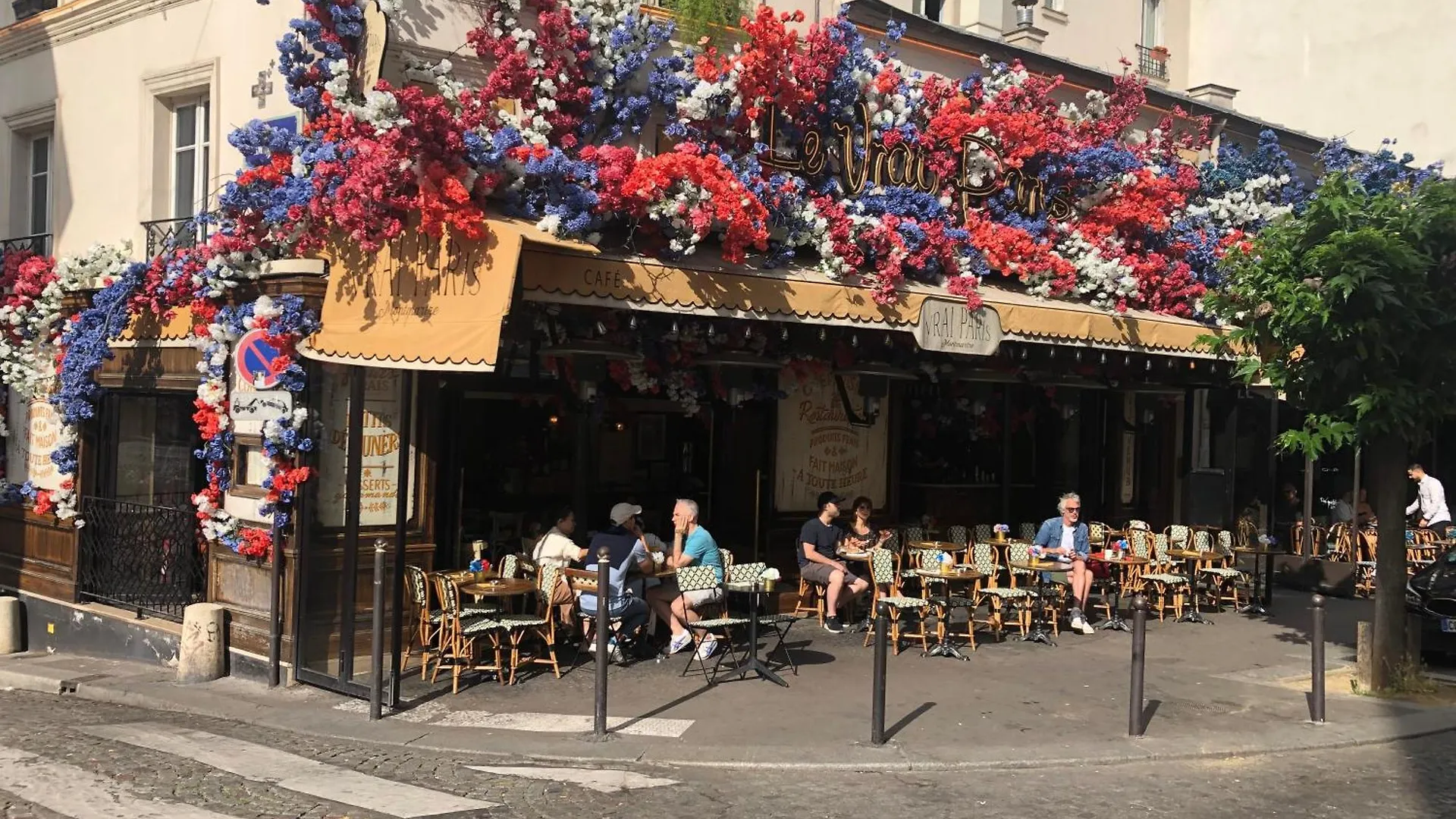 Métro Pigalle,Garçonnière 25 m2, 3 per, cabarets théâtres,restaurants,tout confort Paris France