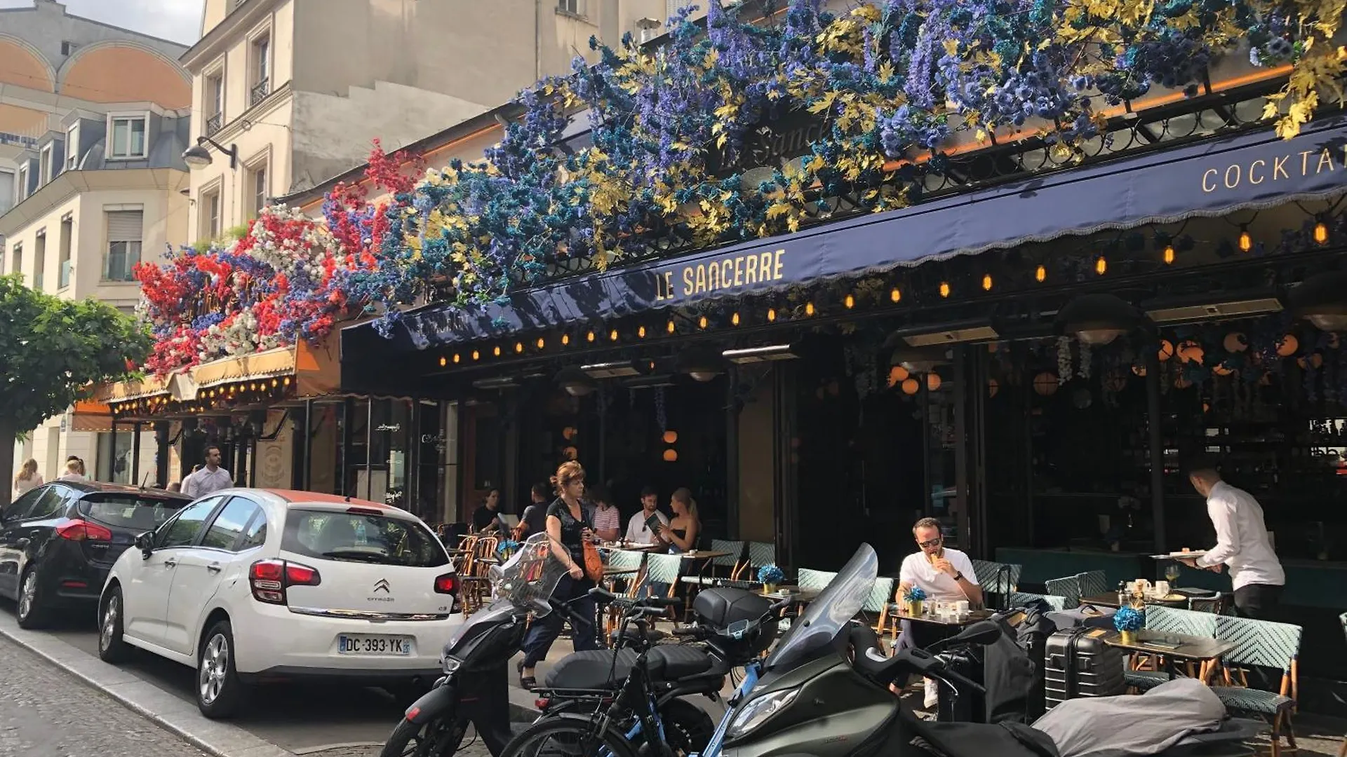Studio Pigalle De 25 M2 - 2 Lits Simples Type Gigogne Pour 2 Personnes - Coeur Touristique De Paris - 2 Minutes De La Station Metro Pigalle ,Petit Train Vers La Butte Montmartre-Cabarets Moulin Rouge,Chez Michou-Restaurants Bouillon Pigalle,Berliner 0*,  Frankrike