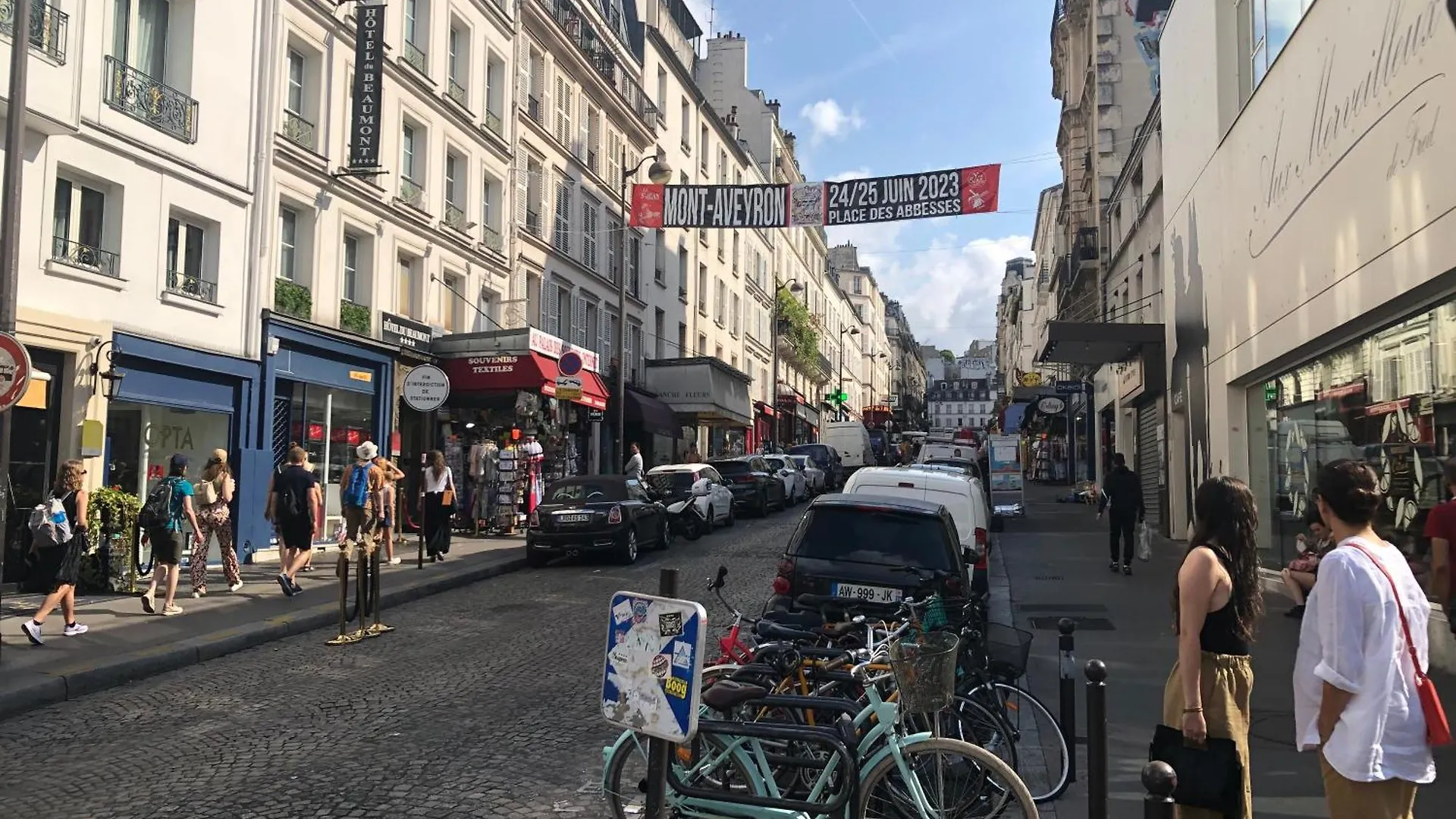 Métro Pigalle,Garçonnière 25 m2, 3 per, cabarets théâtres,restaurants,tout confort Paris Appartement