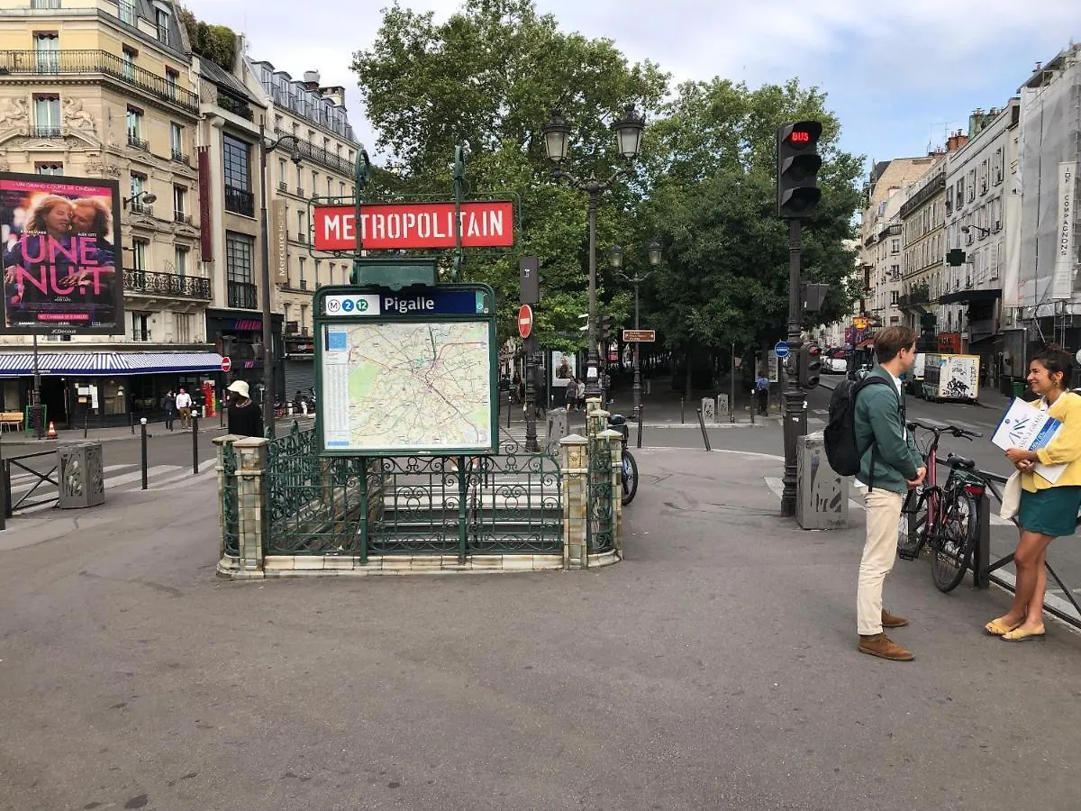 Studio Pigalle: Cozy Parisian Retreat in Montmartre 0*, Paris