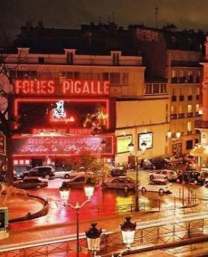 Studio Pigalle: Cozy Parisian Retreat in Montmartre 0*, Paris