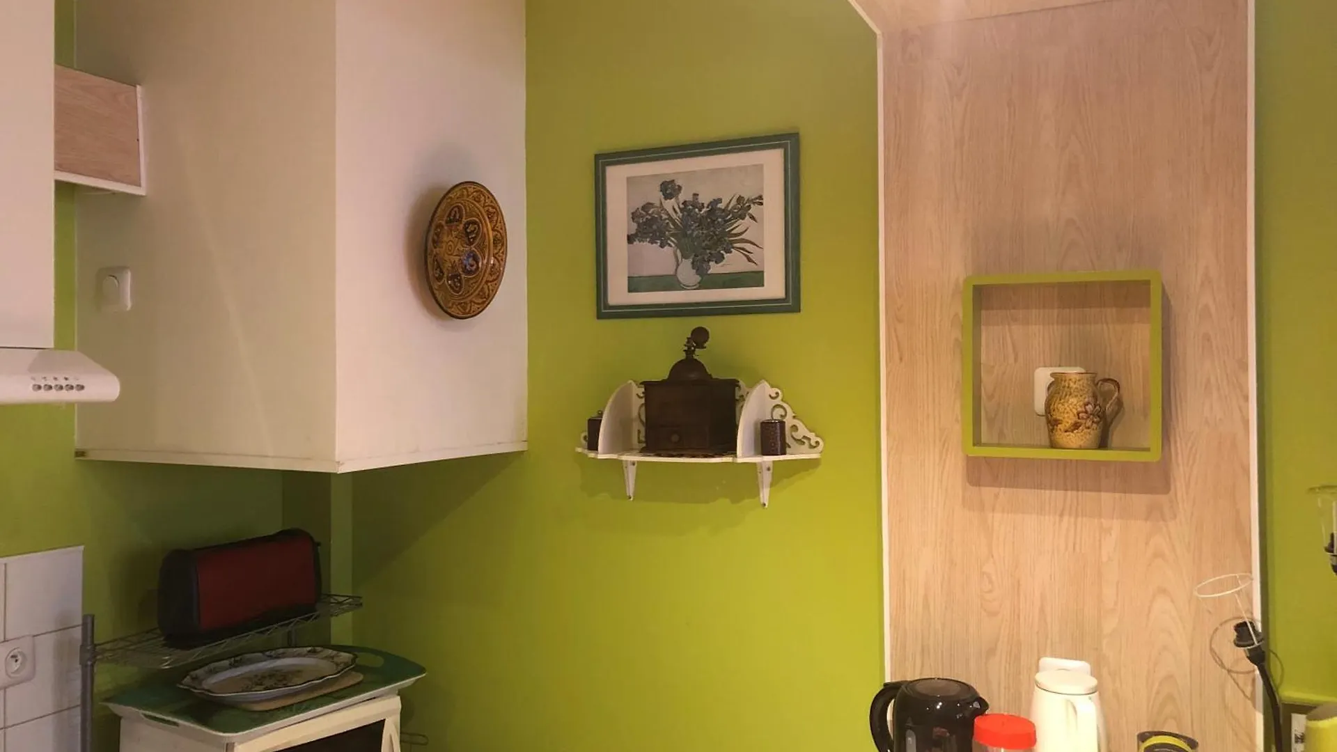 Studio Pigalle: Cozy Parisian Retreat in Montmartre 0*, Paris France